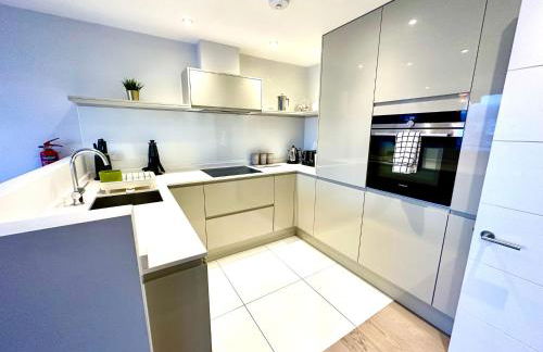 Beautiful New 2 Bedroom Apartment - Next to the Beach - Great Location - FREE Parking - Fast WiFi - Smart TV - sleeps up to 4! Close to Purbeck, Corfe Castle, Sandbanks, Poole & Bournemouth - Foto 15