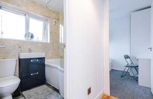 Middleton 4 Bed Free Parking Long stays - Foto 18