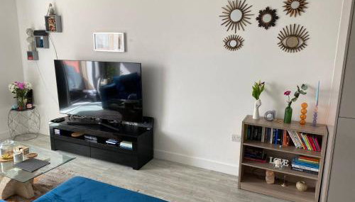 Entire Riverside Apartment with Balcony - Foto 2