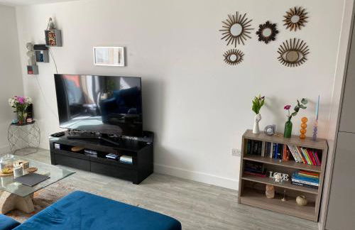 Entire Riverside Apartment with Balcony - Foto 2