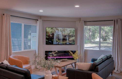 Folsom Old Town Escape • Cozy Cottage + Library - Foto 28