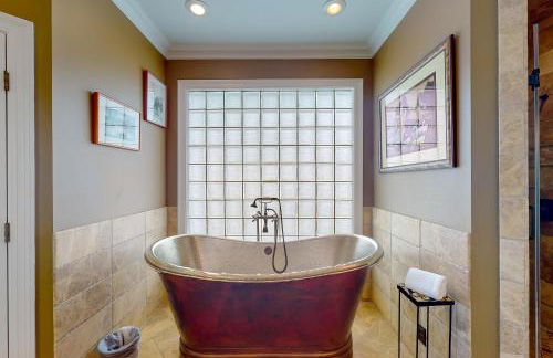 Fantastic getaway with private pool, deck, game room, AC & fast WiFi - Foto 32