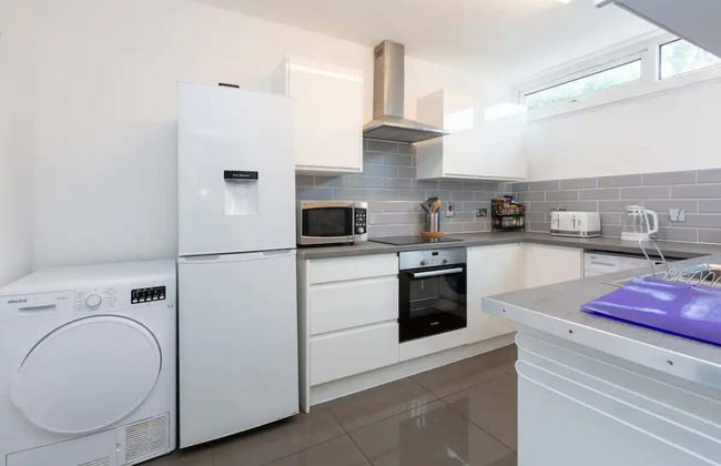 Spacious & Welcoming 4BD House - Kennington - Foto 26