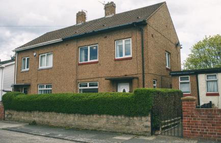 Free Parking, Ideal for long term contractor, etc stays, Fast WIFI, 3 miles 7 mins drive to Nissan, 15 mins to Sunderland Newcastle, Regular Housekeeping Options - Dwellcome Home Ltd 3 DOUBLE Bedroom House Boldon - see our site for assurance - Foto 12