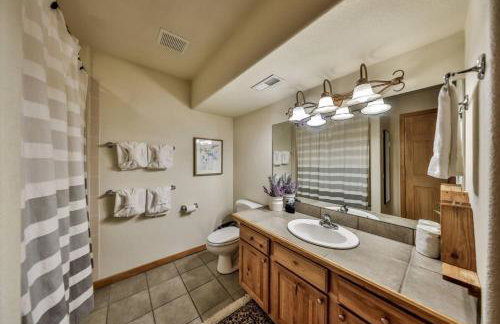 Mountain Bliss 3 BR Retreat With Views and Hot Tub - Foto 16