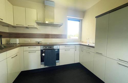 3-Zimmer-Monteurwohnung - Balkon - Bad - Küche - Free WiFi & Parking - Photo 2