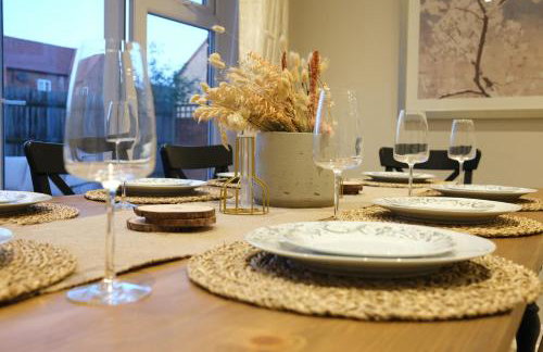 Luxury 6-Bedroom House 5 minutes from Bicester Village Shopping Outlet - Perfect for Business and Family Stays! Private Parking for 4 Cars! - Photo 11