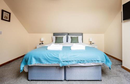 Scotia House -3 bed house in Larkhall with private driveway - Photo 3