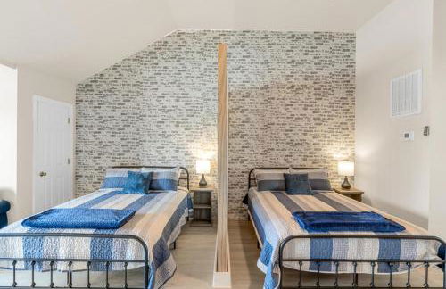 Sunset Serenity!!-Tropical Waterfront Oasis-Huge Private Patio-10Min to KingSt & Beaches - Foto 6