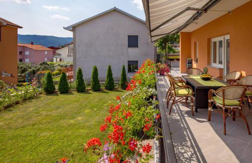 Apartment Flowers - Photo 33