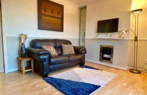 Cosy 2 bedroom home with free parking near city - Foto 3