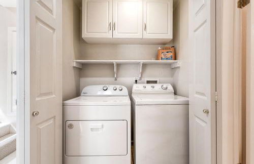 Spacious 4BD 3BA with hot tub, fire pit, and wraparound deck - Foto 34