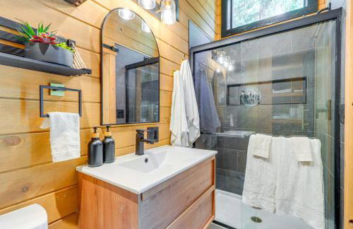 8 Mi to Farragut State Park Wooded Cabin Escape! - Photo 10