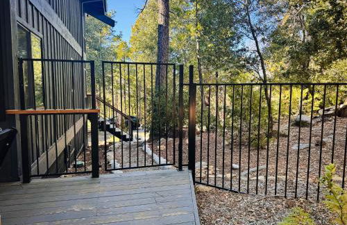 Haven at Cedar Haus Luxury 1BR Escape w Hot Tub EV Charger Gourmet Kitchen Fully Fenced Yard Dogs OK - Foto 46