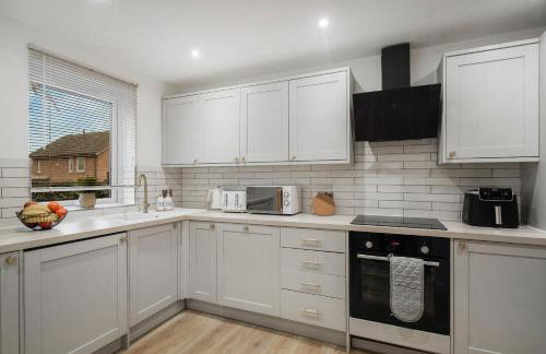 Milton Keynes 3BR, Stylish Home, Sleeps 5, Families Stays, Parking , Fast WiFi - Foto 11