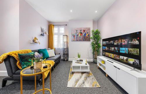 Spacious London 2-Bed Flat with a King Bed-Save on Long Stays-5 Separate Beds- Parking Available! - Foto 17