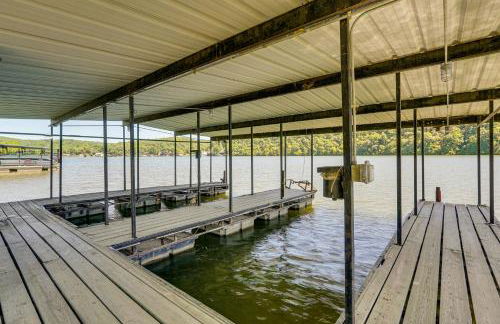 Steps to Water Lake of the Ozarks Getaway - Foto 23