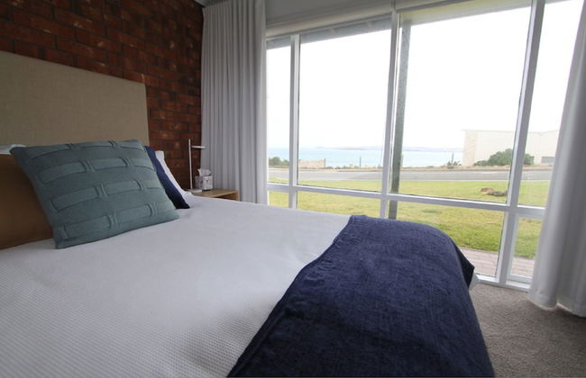 Southern Sands Beachfront Apartment - Photo 2