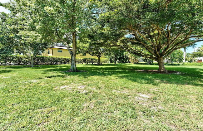 Le Monaco - Romantic 1 BR Condo Steps from 5th Ave S. Chic Coastal Retreat with King Bed and Beach Access. Perfect Location for Couples Near Dining, Shopping, and Naples Beach - Foto 18