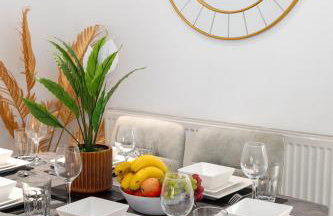 Sittingbourne Lodge, free car park - 4 Cars - Photo 16