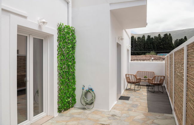 Parikia's Urban Oasis - Photo 21