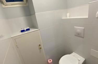 TOUL Appartement Entier avec PARKING Privé au Calme Cosy à Étage avec Balcon - Foto 9