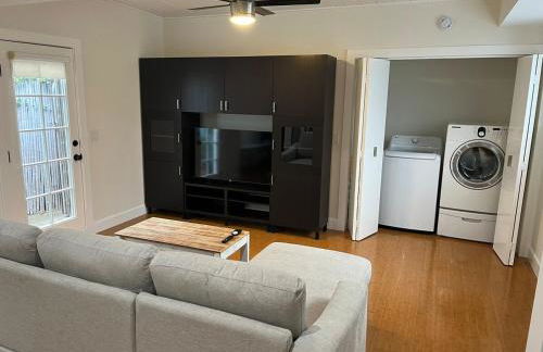 Stunning, Quiet Vista Retreat Minutes from Beach - Foto 8