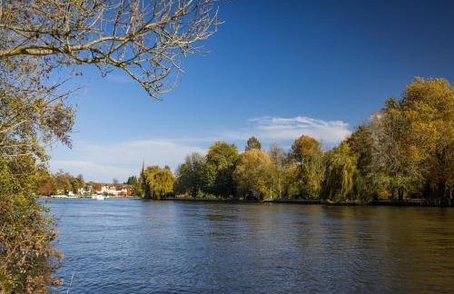 Marlow Family Retreat, Short Stroll into Town - Photo 36