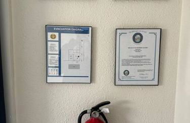 Chic 1 bedroom quiet and private side apt No shared area - Photo 16