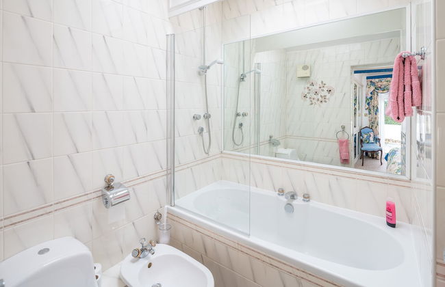 JOIVY Fabulous 4Br House W/Terrace At The Heart Of Notting Hill - Photo 22