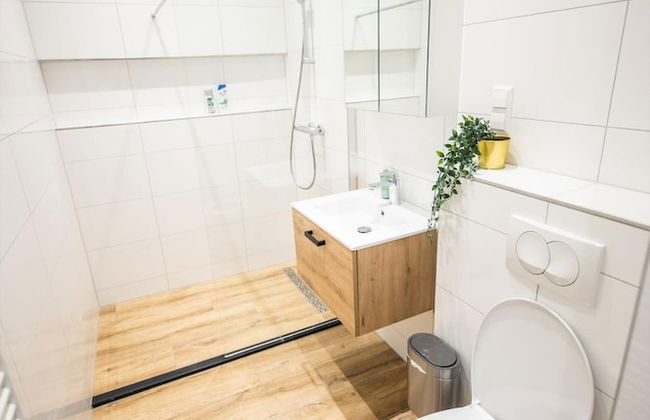 Spacious 2 Bedroom Serviced Apartments 71-77m2 - Photo 24