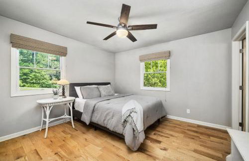 Family-Friendly 3BR Home w Bunk Room & Yard - Photo 25