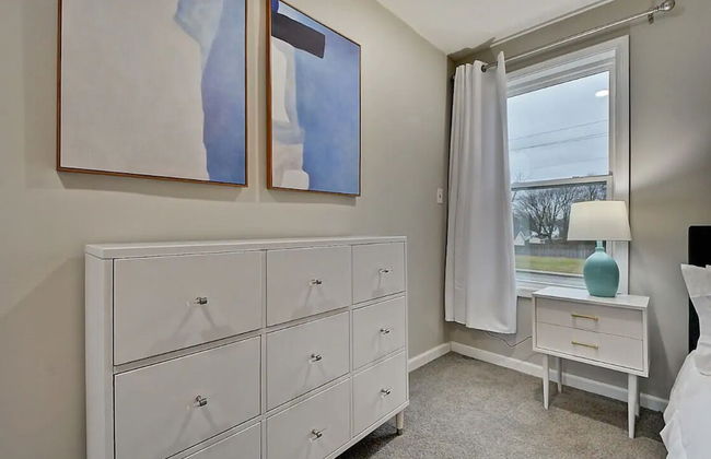 Spacious 6BR/3BA House w/ Parking! Sleeps 20! - Foto 19