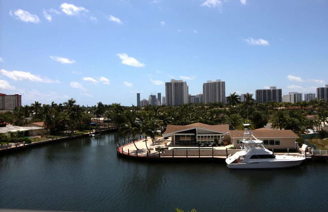 Golden Isles 509 in Hallandale Beach - Foto 1