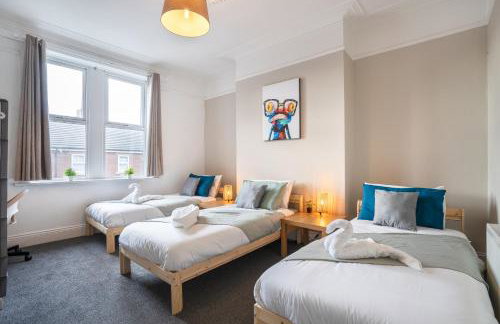 4Bedrooms-3Bath-9Beds-Wallsend- by Holiday Homes - Foto 17