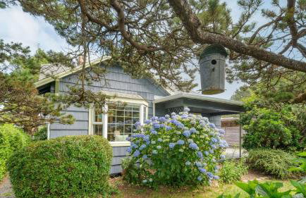 Beach Pines Bungalow by Avantstay Classic Cottage Steps to the Beach w/ Private Yard - Foto 3