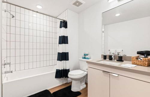 Chic Studio with Stunning DTLA Views, Walk to Metro - Foto 7