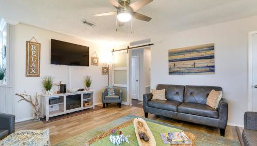 Less Than half Mi to Beach! Hot Tub Haven in Galveston - Foto 4