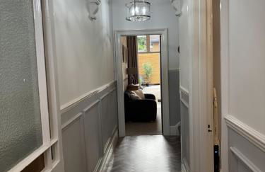 Sleeps 7 Beaches, restaurants, buses, nearby! - Photo 23