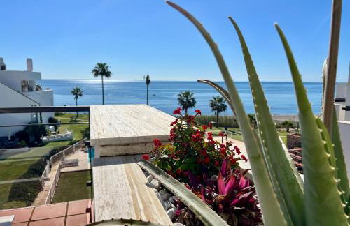 BEACHFRONT Penthouse Luxury - Photo 2