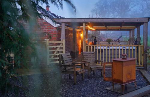 The Laundry Room Romantic cabin, hot tub & views - Photo 23
