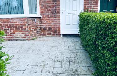 Beautiful and Homely 3 Bed House With FREE Parking So Close To Man City and City Centre - Foto 56