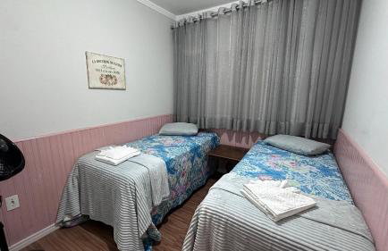 Casa do Rosa - Piscina Aquecida - Churrasqueira - 8 pessoas - SJBV - Foto 6