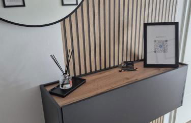 Luxsuite Still und Komfort 2 Balkon Elektrogrill Tischfussball TV-75 Zoll - Foto 19