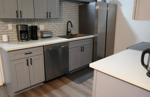 Stylish 4BR Prime Location Close to All! - Foto 31