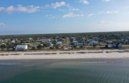 Southern Mermaid Cottage- Pet Friendly Fenced - Photo 52