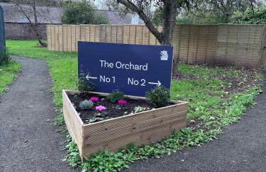 Glamping Pod with a Hot Tub in Orchard - Foto 20