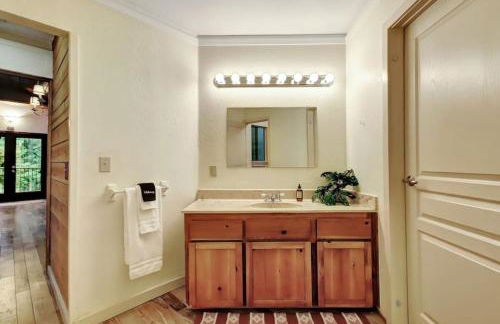 Picturesque Cabin Hot Tub - Foto 20