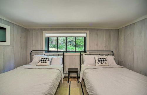 Sleek Cabin with Deck, 8 Miles to Mount Snow and Hikes - Foto 26