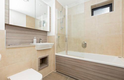 Charming 3BR Duplex in Wembley, 5 Minutes to Tube - Foto 19